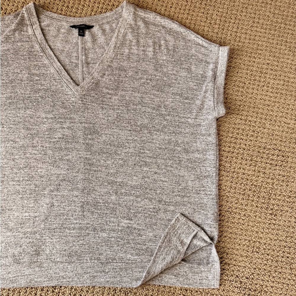Banana Republic Woman’s Heather Gray V-Neck Short Sleeve Oversized Knit Top - Picture 5 of 6